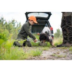 PANTALON RENFORT JUNIOR - 100 VERT ET MARRON 3 PANTALON RENFORT JUNIOR - 100 VERT ET MARRON -Magasin Woolpower pantalon renfort junior 100 vert et marron 3