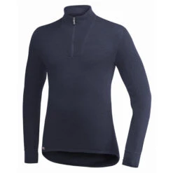 Woolpower Merino Mid Layer Zip Turtleneck 400 - Marine Foncé 4 Woolpower Merino Mid Layer Zip Turtleneck 400 - Marine Foncé -Magasin Woolpower woolpower merino mid layer zip turtleneck 400 marine fonce 4